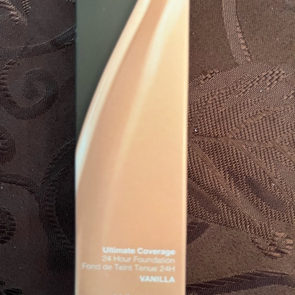 Becca Ultimate Coverage 24 hour foundation -Vanilla brand new- never used - Picture 2 of 2